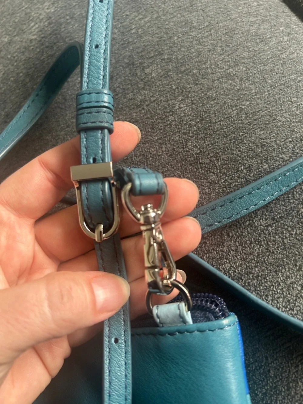 📱 RFID Leather Crossbody Phone Case Bag - Picture 5 of 7